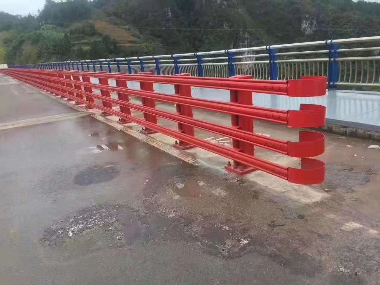 橋梁防撞護欄，防撞護欄